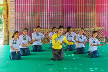 Güzel kıdemli öğrenci öğretim geleneksel genç öğrenciler