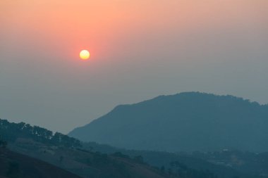 Mountain view gündoğumu ile