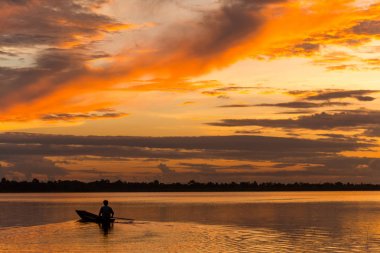 Kırsal alanda gün batımı görünümü