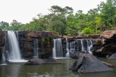 Güzel Tatton şelalesi (Tehlikeli bölge. Yakınımda durma.