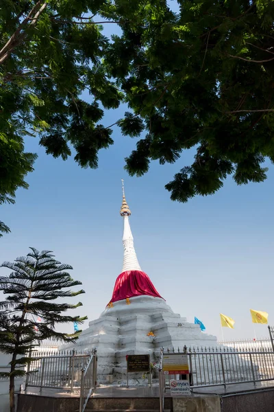 Pagoda bianca a Wat Poramaiyikawas Worawihan — Foto Stock