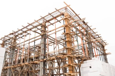 Bina yapım aşamasında yapısını.