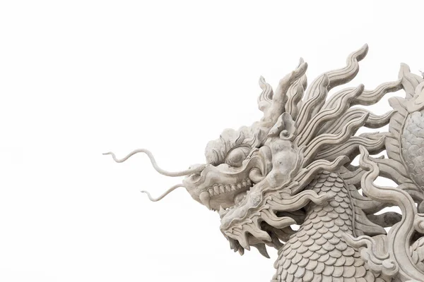 Estátua de cabeça de dragão chinês isolado no fundo branco — Fotografia de Stock