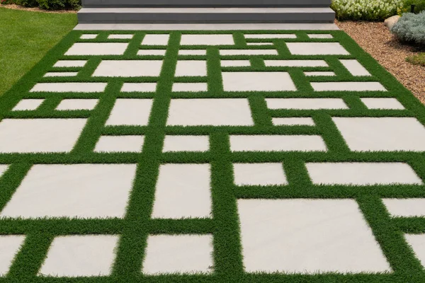 Texture Modello Marciapiede Pavimentazione Con Erba Verde — Foto Stock