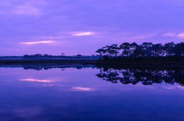 Göl günbatımı yansıma