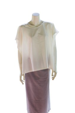 Tay elbiseler mankenler üzerinde. Tay tasarım stili.