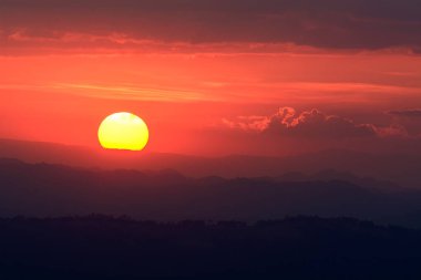 Güzel tam gün batımı 