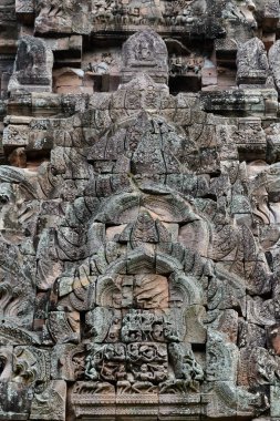 Kumtaşı Kalesi, phanom basamak dinî yapılar tarafından inşa