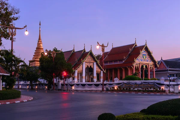 Wat Phra que Chang Kham Worawihan na hora da manhã . — Fotografia de Stock