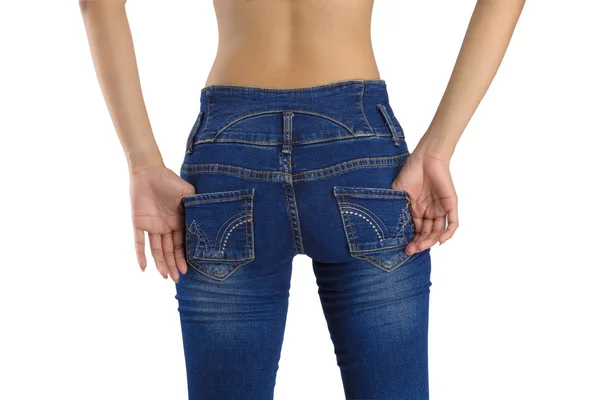 Wanita seksi mengenakan jeans biru . — Stok Foto