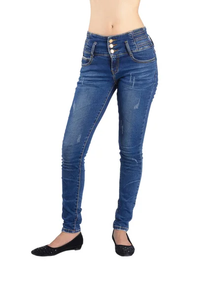 Wanita seksi mengenakan jeans biru . — Stok Foto