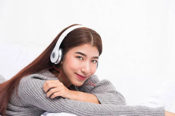 Woman is listening to music. — Stock Photo, Image