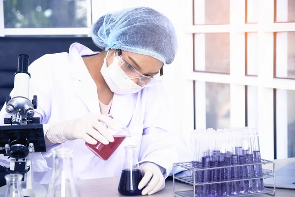 Woman Scientist Wearing White Glue Hair Cap Working Laptop Experiment Royalty Free Stock Photos