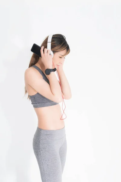 Mujer Fitness Escuchando Música Con Auriculares Música Blanca Disfruta Deportes —  Fotos de Stock