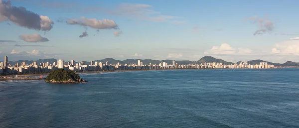 Panoramique de la ville de Santos par une journée ensoleillée — Photo