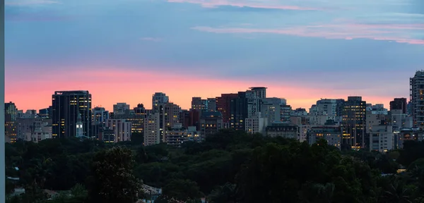 Skyline of Sao Paulo during a beautiful summer sunset. — ストック写真