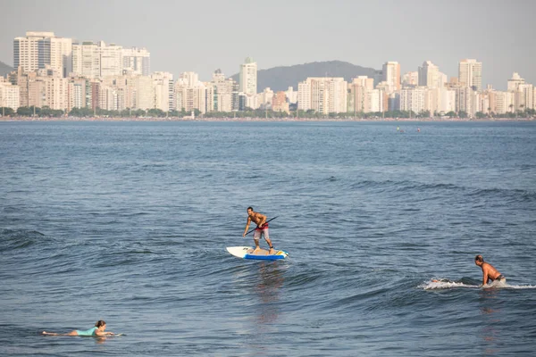 Santos Brazília 2017 November Szörfösök Élvezik Késő Nyári Délutánt Egyikük — Stock Fotó