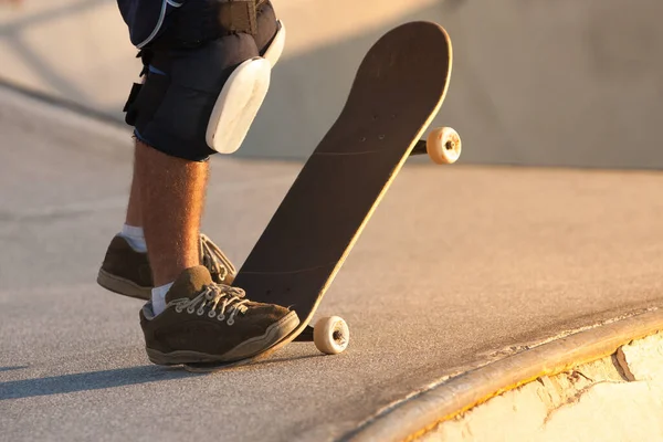 Skateboarder Pronto Para Soltar Uma Tigela — Fotografia de Stock