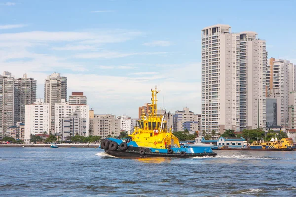 Rimorchiatore Prendere Una Nave Dall Estuario Santos — Foto Stock