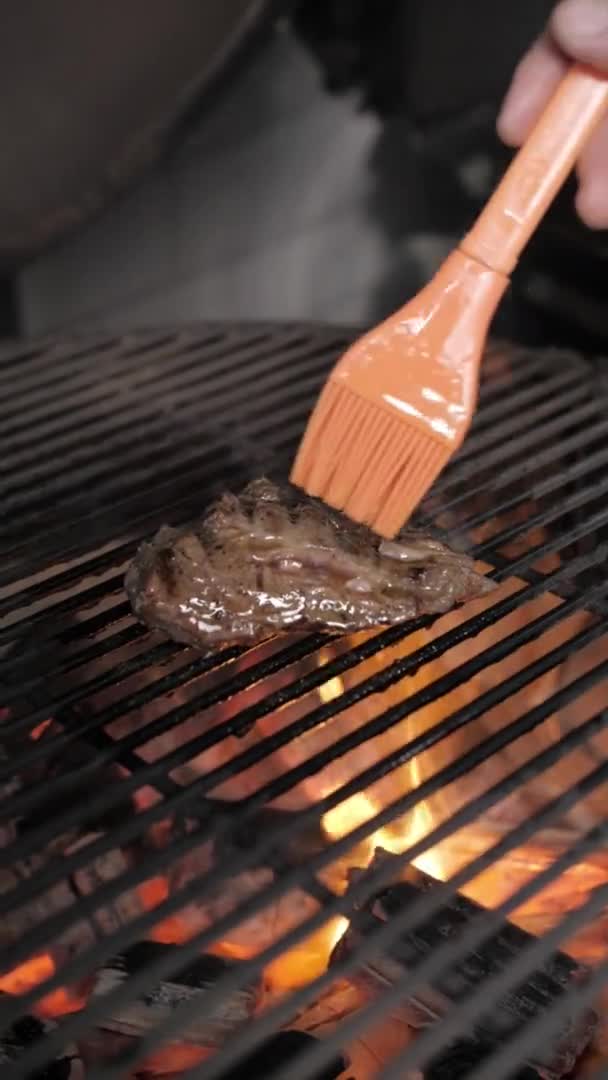 Delicioso Bife Carne Cozinhando Grelha Fogo Câmera Lenta Cozinhar Churrasco — Vídeo de Stock