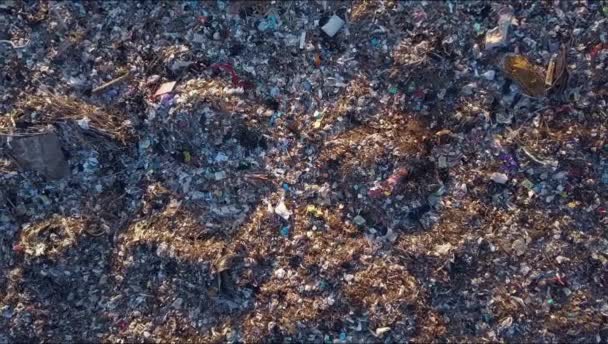 Une énorme décharge d'ordures .