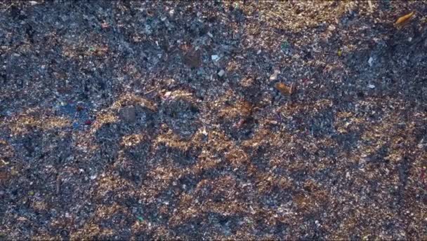 Une énorme décharge d'ordures .