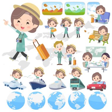 Mavi-yeşil tunik orta kadın seyahat