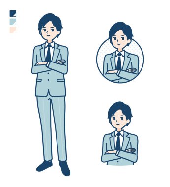 Rahat poz veren takım elbiseli genç bir iş adamı.