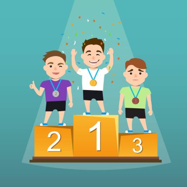 Bir kaide üzerinde madalya ile üç sporcular.