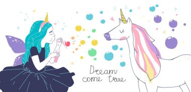 Periler gibi giyinmiş kız ve şirin tek boynuzlu at.