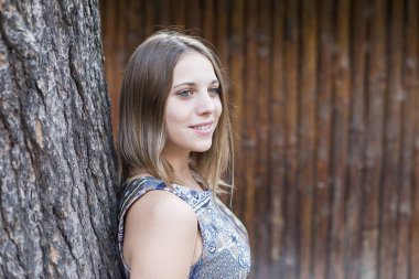 açık havada portre seyir geldi güzel bir genç kadının