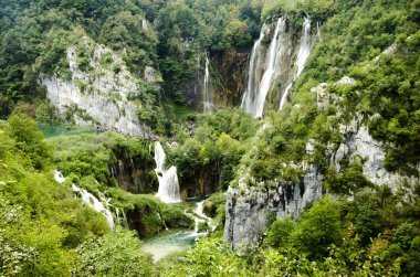 iki ake ve dağlar Plitvicka göl Park peyzaj