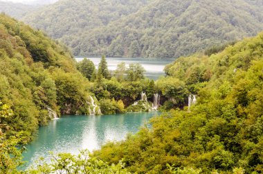 iki ake ve dağlar Plitvice Gölleri Park peyzaj