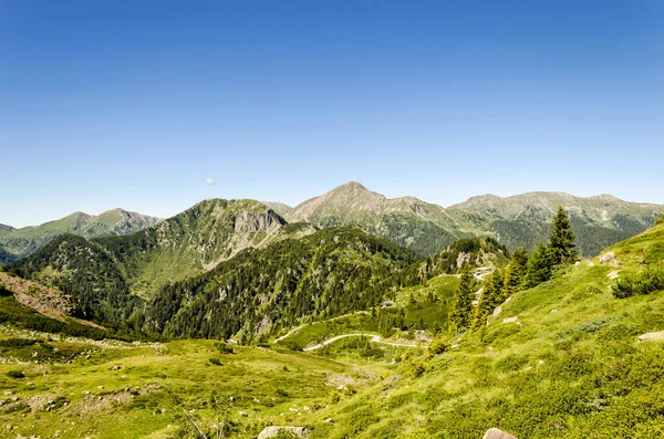 Yaz aylarında Alps görünümü