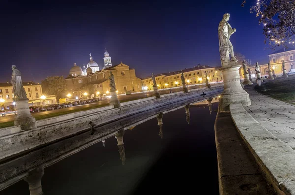 Prato della valle gece
