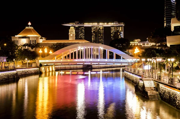Pont arc-en-ciel à Singapour — Photo