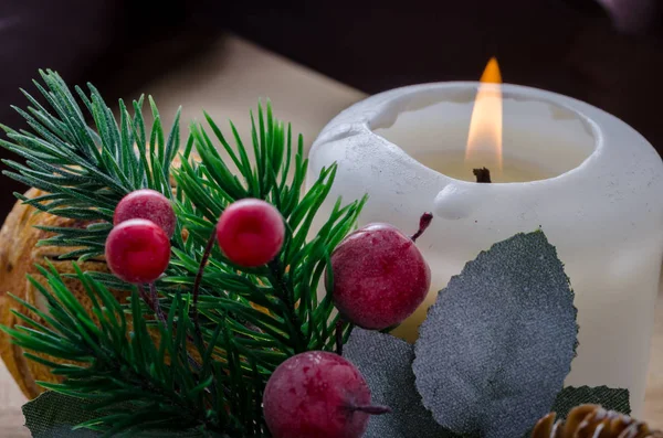 Eine Kerze zu Weihnachten — Stockfoto
