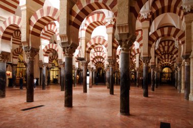 Camide sütunlar, Cordoba 'dan Mezquita, İspanya