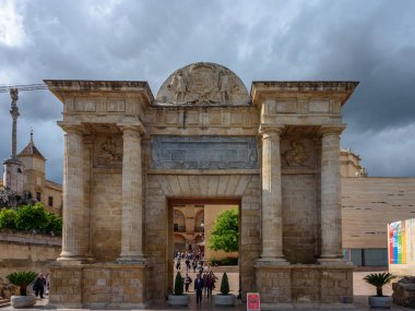 Cordoba 'daki geçit köprüsü. İspanya.