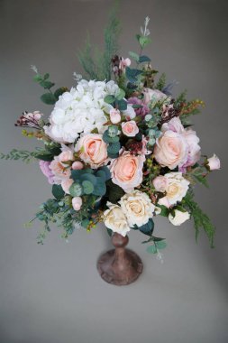 Gül ve ortanca zarif Çiçek Aranjman