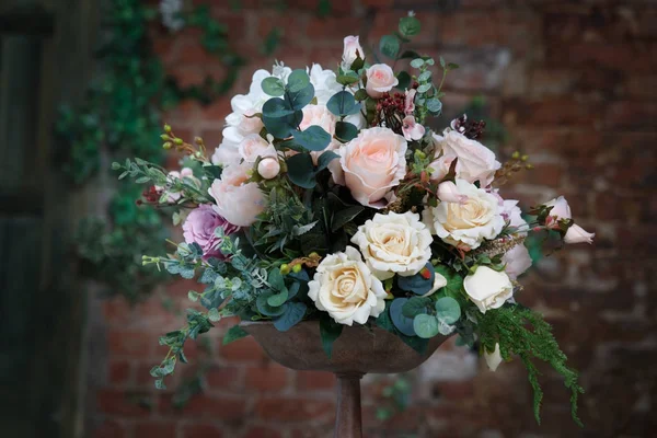 Elegante Arreglo Floral Con Rosas Hortensias —  Fotos de Stock