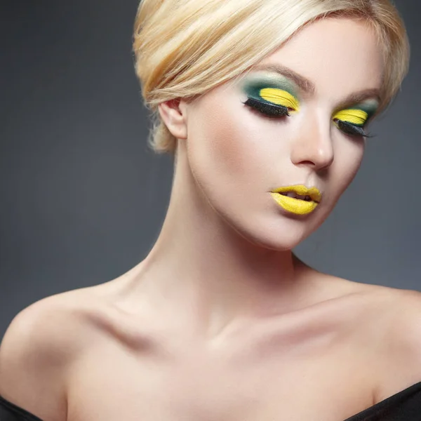 Beauty Portrait Beautiful Blonde Woman Yellow Makeup Looking Gray Background — Stock Photo, Image