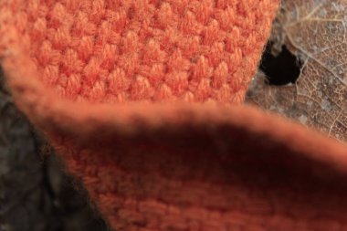 Turuncu örgü parçasını kapat.