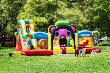 Trambolin, şişme cazibe