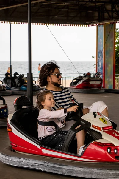 Philipp kirkorov mit kindern im urlaub bulgaria.varna.10.12.2017 — Stockfoto