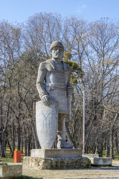 ブルガリア ヴァルナ 09.02.2018 のカーン Asparuh の記念碑 — ストック写真