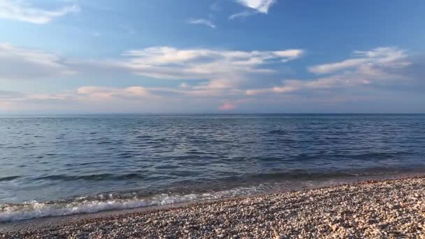 日当たりの良い夏の日にバイカル湖 — ストック動画