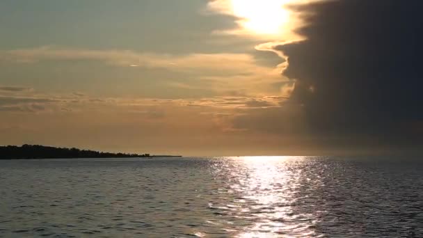 Λίμνη Βαϊκάλη στο ηλιοβασίλεμα — Αρχείο Βίντεο
