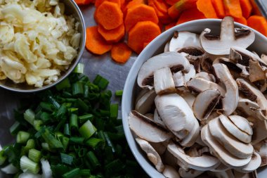 Taze sebze ve mantar kesti