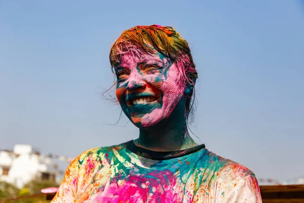 Chica europea con colores en la cara — Foto de Stock